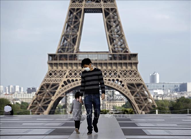 Dịch COVID-19: Pháp mở cửa trở lại Tháp Eiffel 