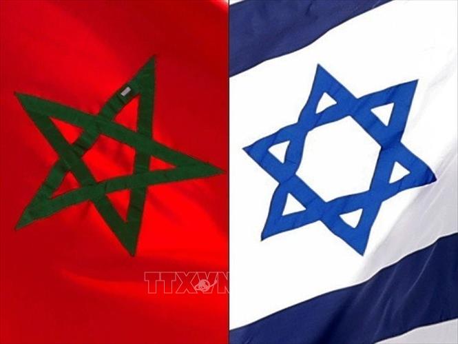 Ngày hôm nay đánh dấu sự kiện quan trọng trong quan hệ Israel - Maroc khi một phái đoàn Israel lần đầu tiên đến thăm đất nước này trên chuyến bay thương mại và được chào đón nồng nhiệt. Trong bối cảnh tình hình đang dần ổn định, hãy cùng xem hình ảnh cờ đỏ sao xanh và quốc kỳ Maroc hiện hữu trên đất nước này.