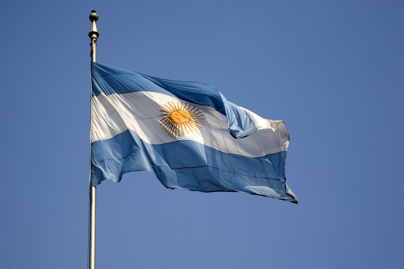 Cờ Argentina là biểu tượng khẳng định uy tín và văn hóa của quốc gia Nam Mỹ này. Tháng Năm được coi là một trong những sự kiện quan trọng nhất của lịch sử Argentina, với sự đập nổ của bom bẩn ngào ở Buenos Aires. Ngày nay, điện kỷ niệm được xây dựng để vinh danh các nạn nhân và ghi nhớ sự kiện đó, và cờ Argentina vẫn luôn được tỏ ra ca tụng và tôn trọng như một biểu tượng của sự đoàn kết và chính nghĩa.
