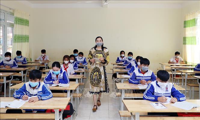 Xếp hạng, xếp lương theo thông tư mới phải bảo đảm quyền lợi giáo viên |  baotintuc.vn