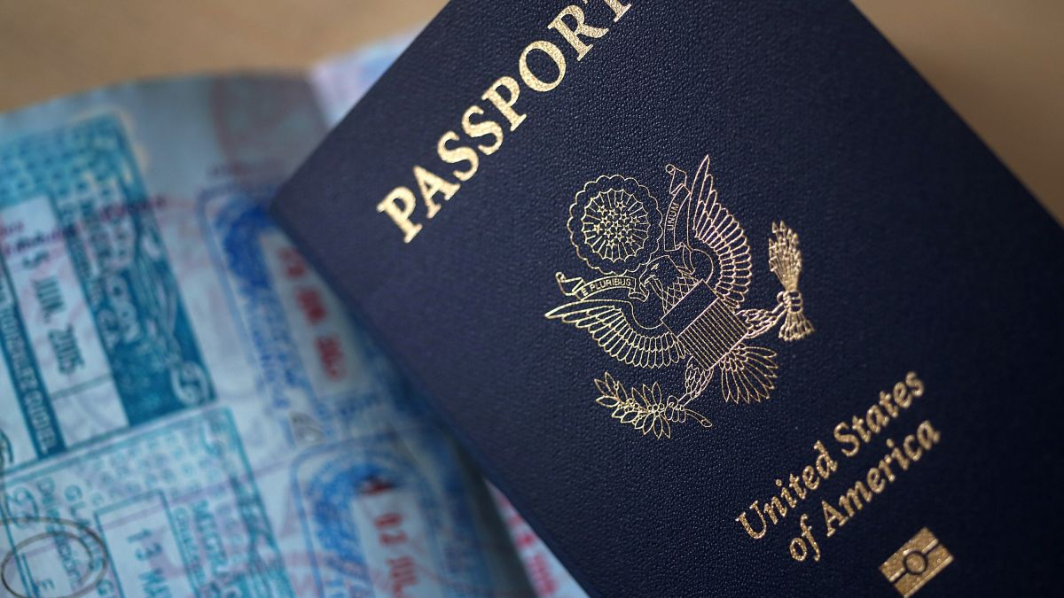 Hãy xem hình ảnh liên quan đến hộ chiếu Mỹ để khởi đầu cho chuyến đi đến \