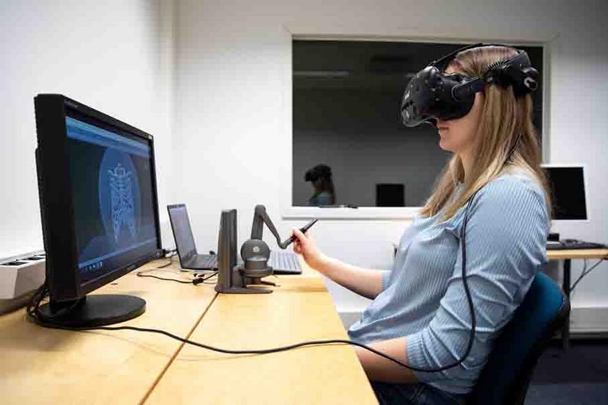 Ứng dụng công nghệ thực tế ảo 3D trong khám, chữa bệnh | baotintuc.vn