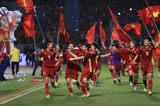 Nếu bạn là fan bóng đá thì không thể bỏ qua hình ảnh về đội tuyển nữ Việt Nam với những pha bóng đầy hấp dẫn.
