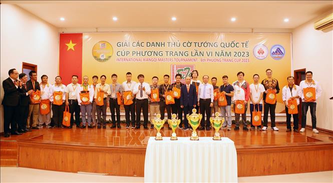 越南和國際棋手參加芳莊國際象棋杯比賽