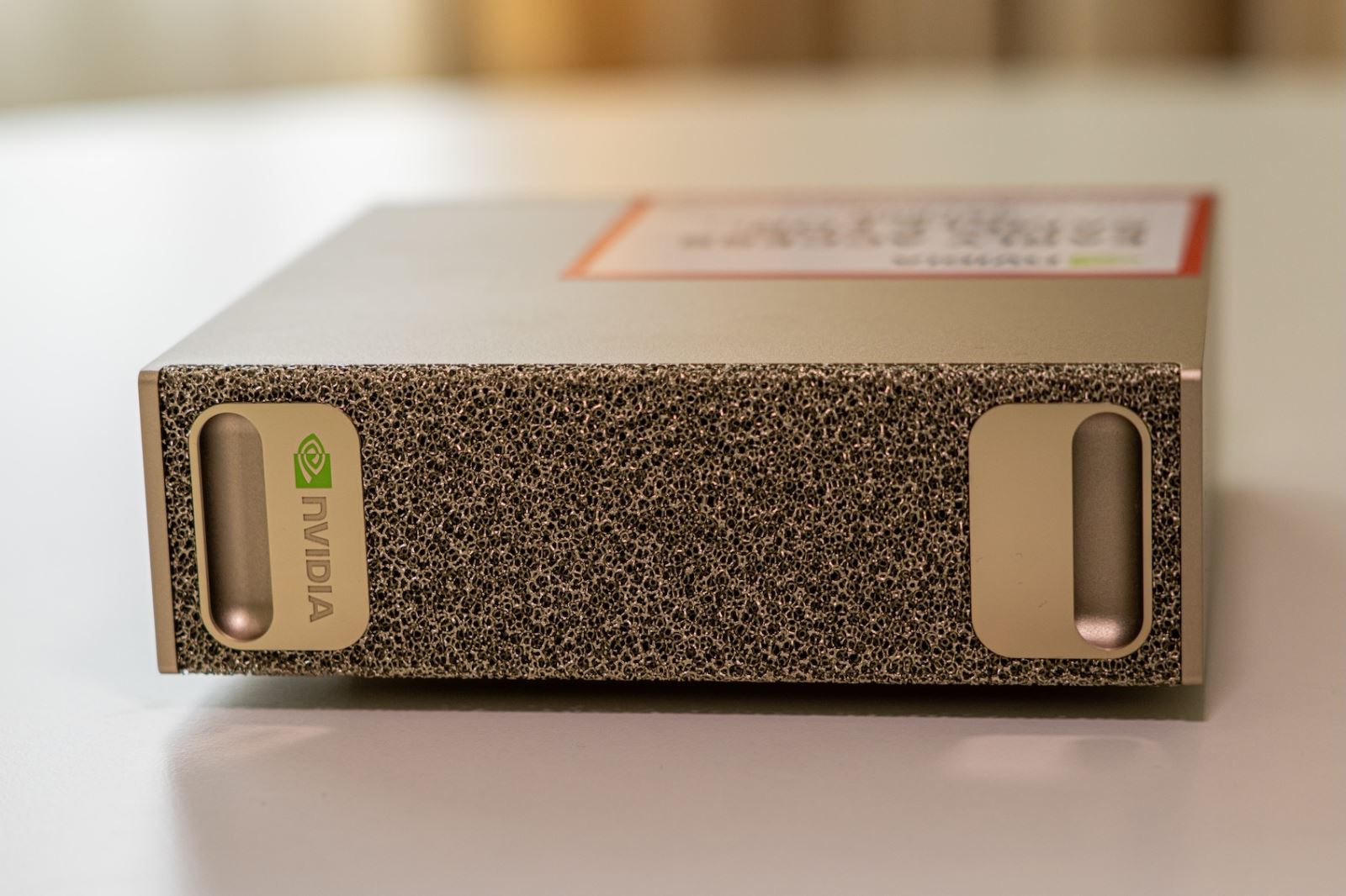 Nvidia ra mắt 'siêu máy tính' AI nhỏ nhất thế giới