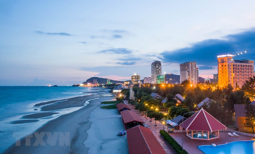 Cùng đón mùa hè bằng một chuyến tắm biển thả ga và xua tan đi nắng nóng. Nhấn vào hình ảnh này để khám phá những bãi tắm đẹp nhất Việt Nam và có một kỳ nghỉ đáng nhớ.