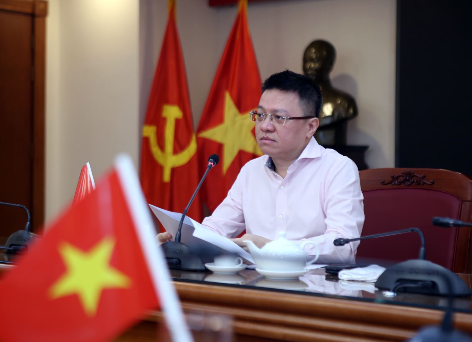 Lan tỏa hình ảnh lá cờ Việt Nam in trên báo Tin tức | baotintuc.vn