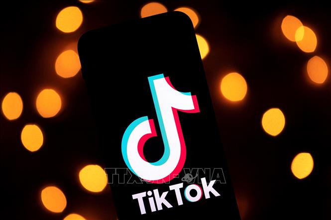 Xóa video TikTok có nội dung vi phạm: Một trong những điểm nổi bật của TikTok là việc đảm bảo nội dung sạch và an toàn cho người dùng. Để đạt được mục tiêu này, TikTok đang cố gắng xóa các video có nội dung vi phạm ngay lập tức. Với việc loại bỏ các video không phù hợp, TikTok đang trở thành một mạng xã hội chất lượng cao và đáng tin cậy hơn.