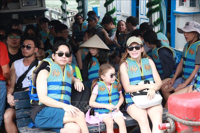 Nghỉ Tết Dương lịch 2024, khách quốc tế đến Nha Trang tăng hơn 4 lần | baotintuc.vn