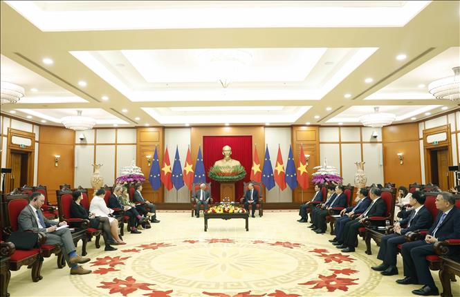 Chủ tịch Hội đồng châu Âu rời Hà Nội, kết thúc chuyến thăm chính thức Việt Nam Chú thích ảnh