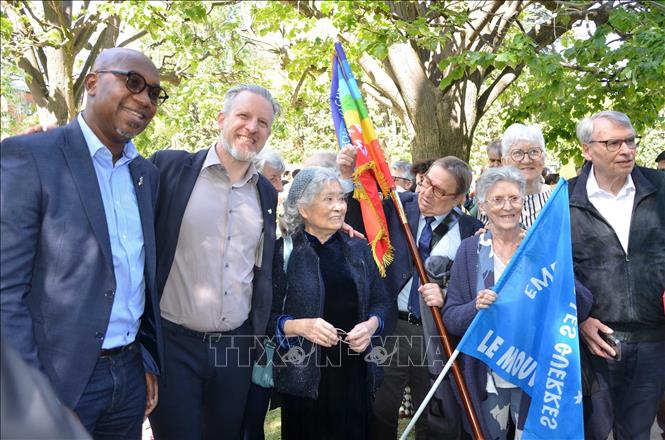 Ch&uacute; th&iacute;ch ảnh