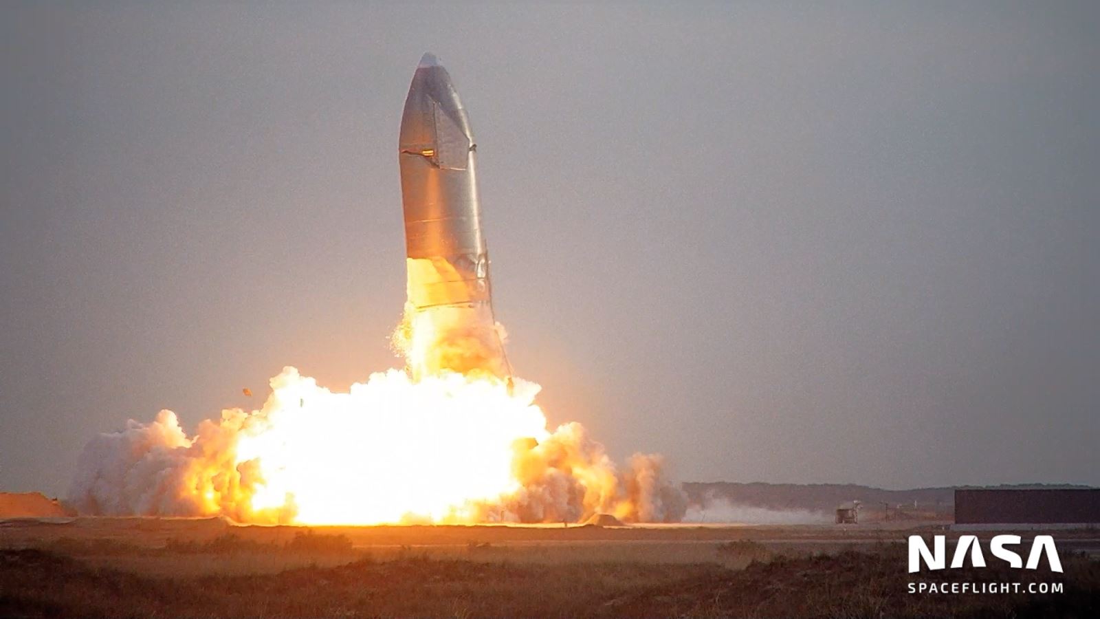 Tưởng hạ cánh thành công, tàu vũ trụ SpaceX lại đột ngột nổ tung ...