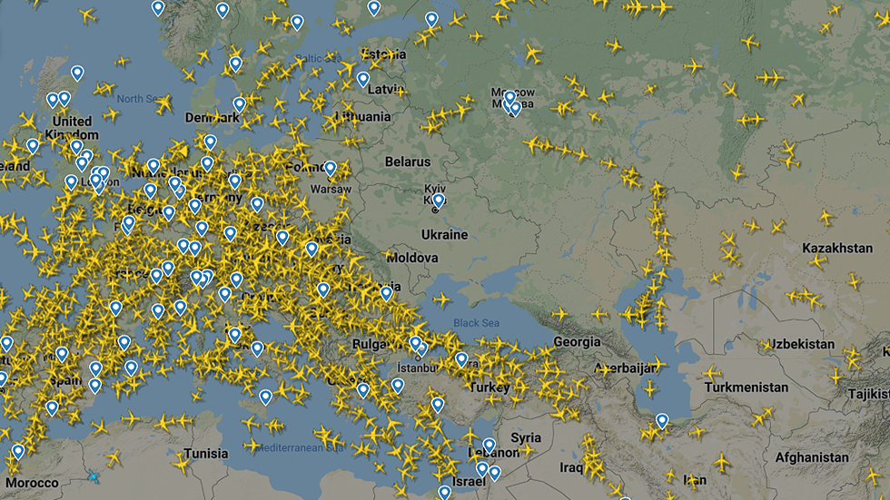 Bản đồ hàng không châu Âu được cập nhật đầy đủ những thông tin về tình hình giao thông hàng không trên lục địa này. Đặc biệt, hình ảnh sẽ giúp bạn có cái nhìn rõ ràng về giao thông hàng không tại châu Âu, từ đó có những lựa chọn tốt nhất cho chuyến đi của mình.