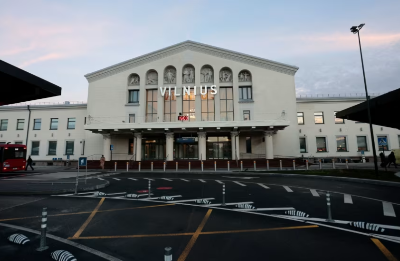 Litva lại đóng cửa sân bay ở thủ đô do khinh khí cầu Chú thích ảnh