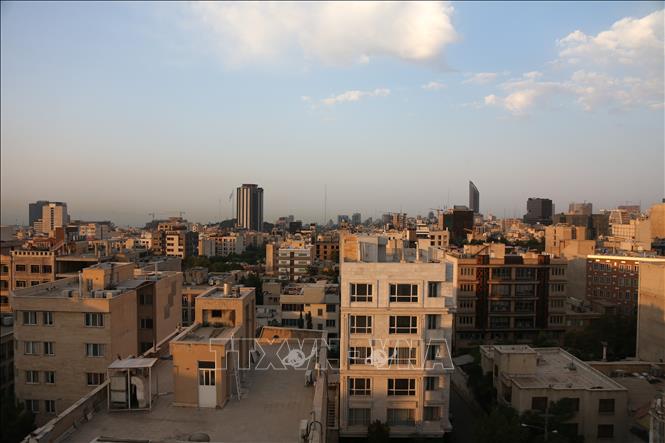 Mỹ trục xuất 50 người về Iran Chú thích ảnh