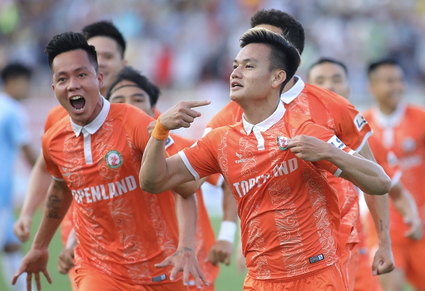 Topenland Bình Định - Hà Nội FC: Sức nóng từ sân Quy Nhơn | baotintuc.vn