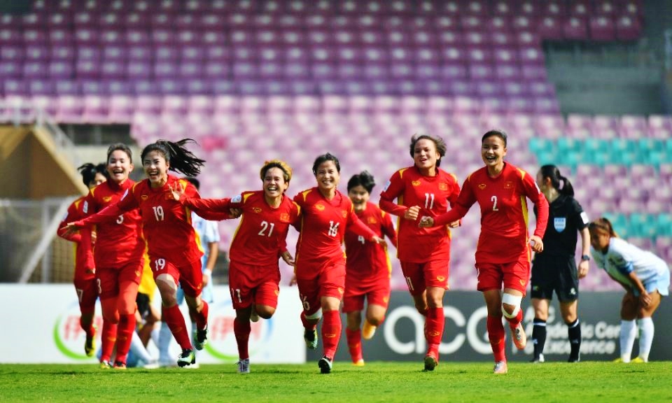Tuyển nữ Việt Nam là niềm kiêu hãnh của phái đẹp và luôn xứng đáng với tấm vé tham dự World Cup. Cùng xem hình ảnh của đội tuyển nữ Việt Nam để khám phá không gian bóng đá đầy màu sắc và thú vị.