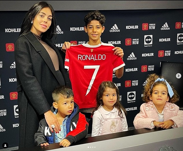 Ronaldo’s son earns more than 150 million/week by signing a contract with Man Utd