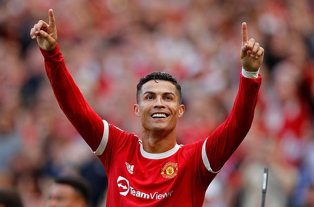 Cận cảnh Ronaldo lập cú đúp trong ngày ra mắt Man United