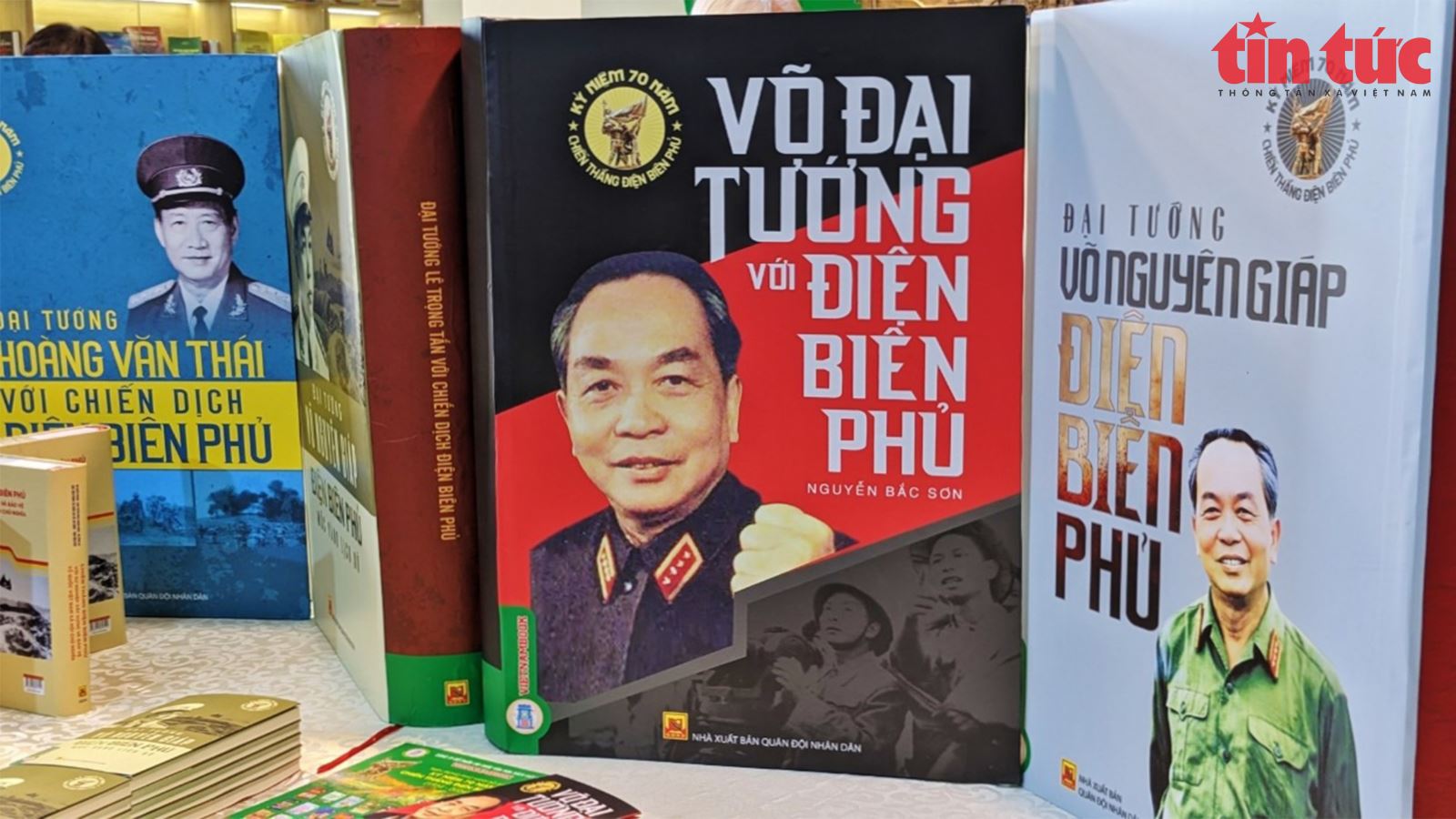 Bộ sách kỷ niệm 70 năm Chiến thắng Điện Biên Phủ được ra mắt.