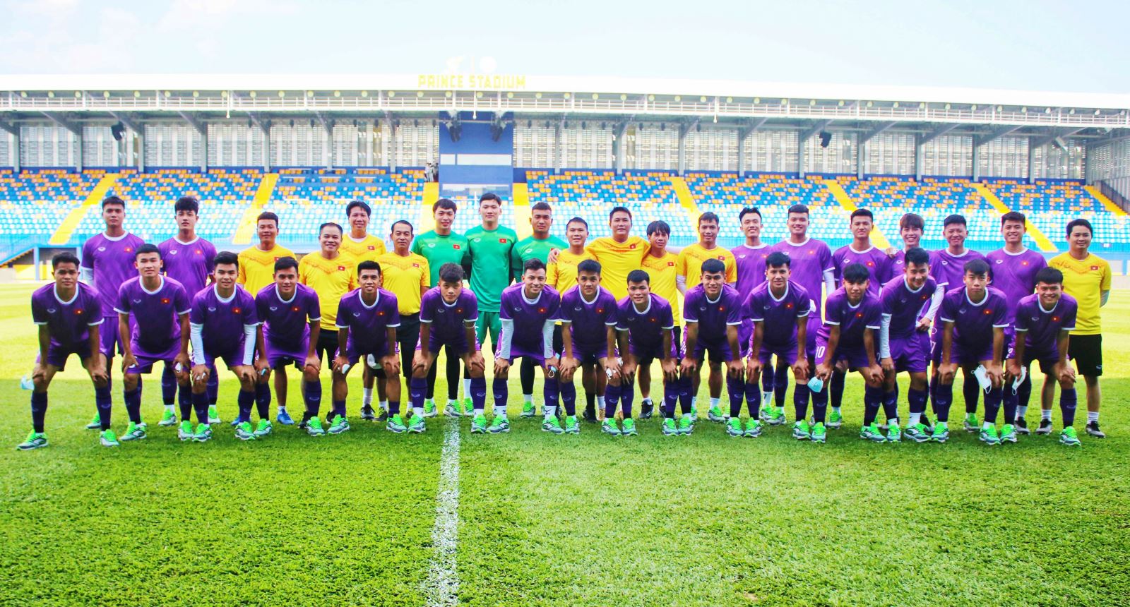 Thủ tướng, Chủ tịch Quốc hội, HLV Park chụp hình cùng tuyển U23 Việt Nam -  Vĩnh Long Online