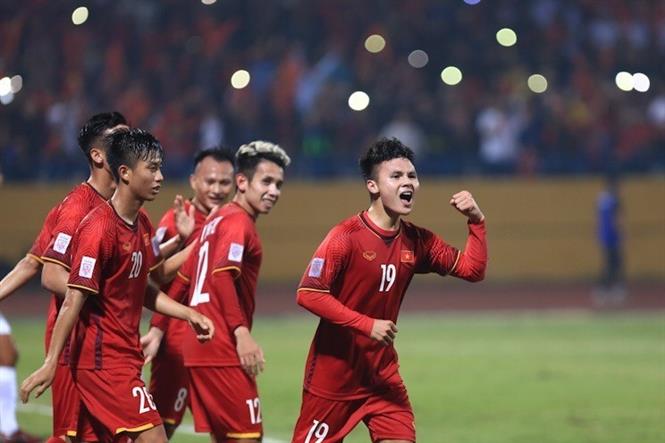 Hãy tìm hiểu thêm về AFF Cup 2018 qua những bức ảnh tuyệt đẹp và đầy cảm xúc. Anh em thầm chúc cho đội tuyển Việt Nam chiến thắng và mang về chiếc cúp danh giá năm nay.