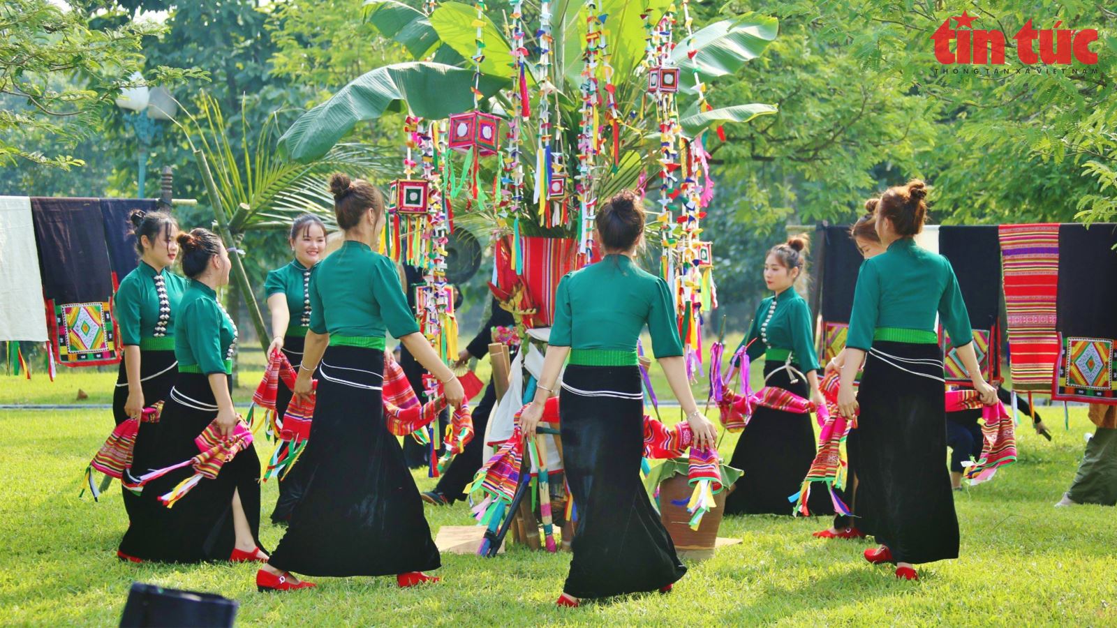 Giữ nét đẹp văn hóa dân tộc Thái đen Lai Châu qua lễ hội Then Kin Pang