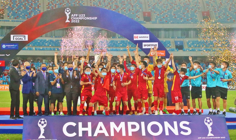 Chức vô địch U23 Đông đã trở thành niềm tự hào của đội tuyển Việt Nam. Với sự phối hợp tinh tế của các cầu thủ, Việt Nam đã vượt qua các đối thủ mạnh để giành chiến thắng. Hãy cùng xem lại những khoảnh khắc đáng nhớ của giải đấu này.