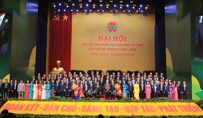 Ban chấp hành Hội Nông dân Việt Nam khóa VIII, nhiệm kỳ 2023 - 2028 ra mắt. Ảnh: TTXVN