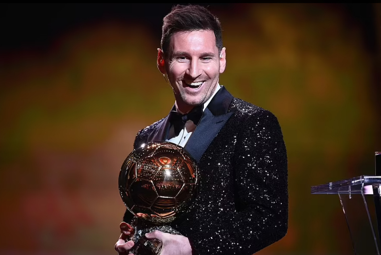 Messi là một trong những cầu thủ vĩ đại nhất mọi thời đại với kỹ thuật điêu luyện và tốc độ chóng mặt trên sân cỏ. Hãy xem hình ảnh của anh để thấy được tài năng phi thường của cầu thủ người Argentina này.