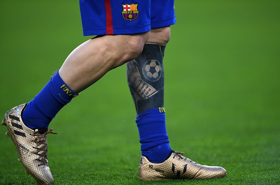 Giải mã hình xăm bông sen trên cánh tay Lionel Messi