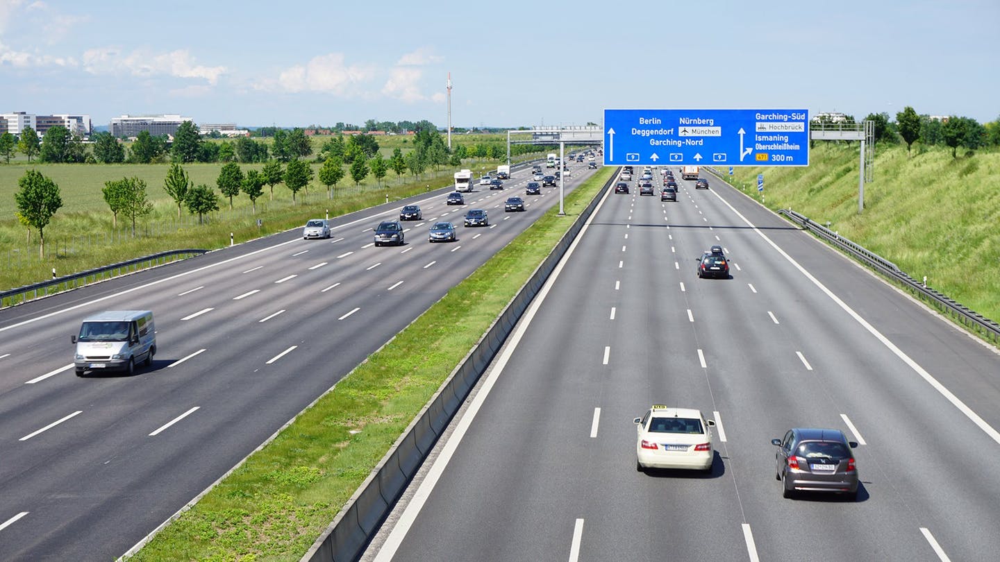  Sự thật ít người biết về Autobahn - ''đường cao tốc không giới hạn tốc độ'' ở Đức