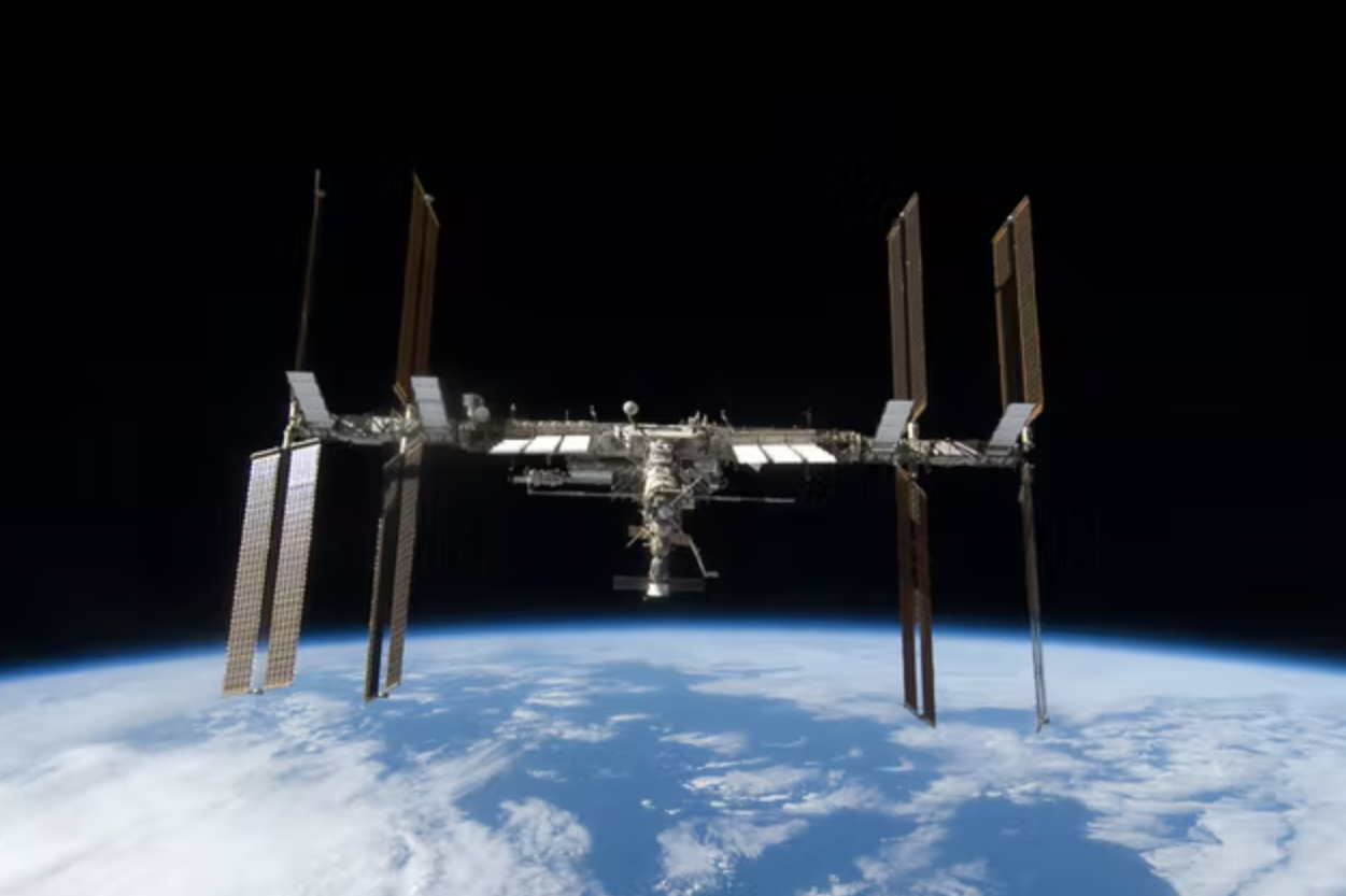 Trạm ISS: Khám phá Trạm ISS với các hình ảnh đẹp và đầy sức mạnh của công nghệ vũ trụ. Tham gia một chuyến phiêu lưu đáng nhớ và tìm hiểu về cuộc sống của các nhà du hành trong không gian.