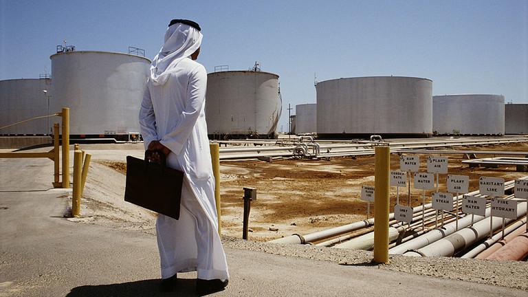 サウジアラビアが中国への石油供給を削減