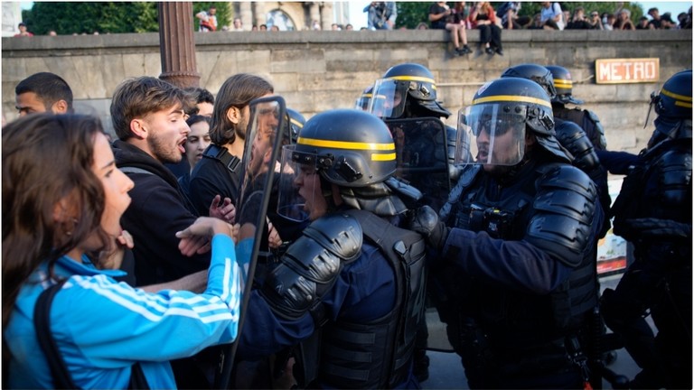 法國總統稱電子遊戲是騷亂