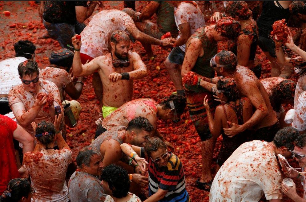 Đắm mình trong lễ hội ném cà chua ở Tây Ban Nha
