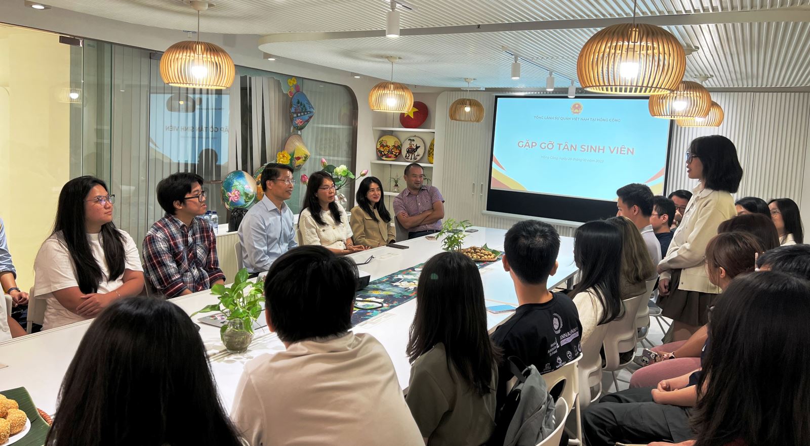 連接香港（中國）的越南學生社區