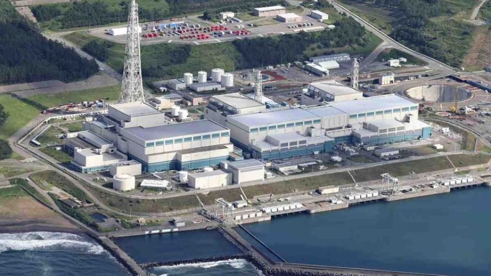 日本の世界最大の原子力発電所近くで津波が発生