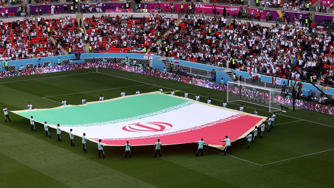 Đã sắp đến thời điểm diễn ra World Cup 2022 tại Qatar và Iran đã chuẩn bị tốt cho giải đấu này với đội tuyển mạnh mẽ và khả năng cạnh tranh. Những bức ảnh về Mỹ World Cup 2022-Iran sẽ đưa chúng ta đến những khoảnh khắc đầy cảm xúc và hào hứng trên sân cỏ.