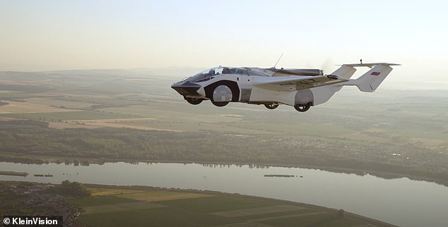 [Điện tử và sống số] AirCar – phương tiện đường bộ có thể biến thành máy bay trong chưa đầy 3 phút
