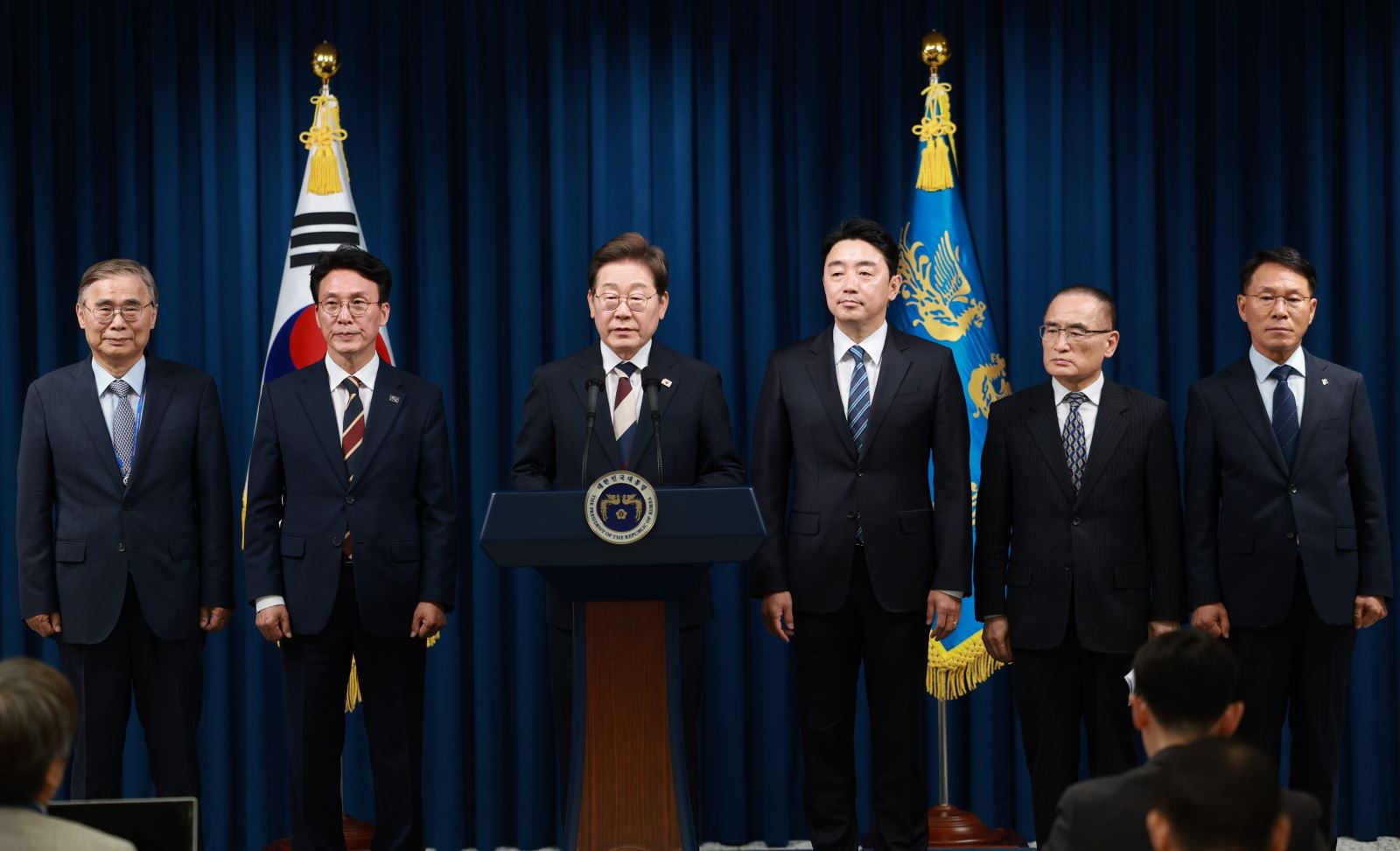 Chú thích ảnh Chú thích ảnh