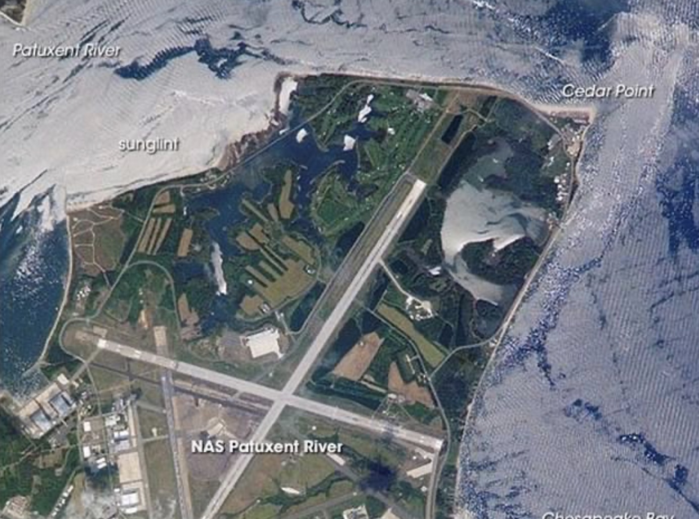 Vật thể lạ xuất hiện tại căn cứ hải quân Mỹ làm dấy lên đồn đoán về UFO bí mật