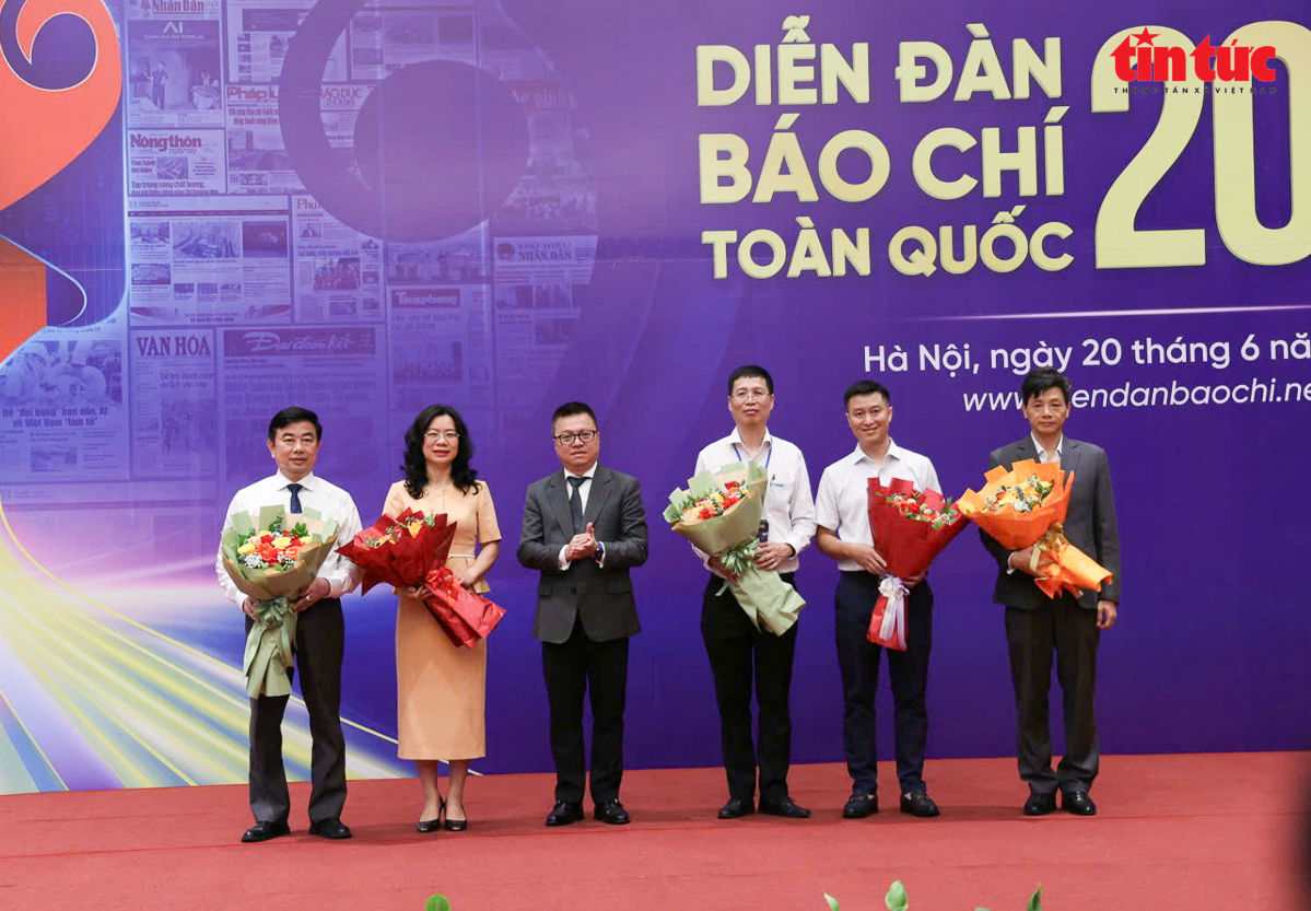 Bế mạc diễn đàn báo chí toàn quốc 2025- Ảnh 2. Bế mạc diễn đàn báo chí toàn quốc 2025- Ảnh 2.