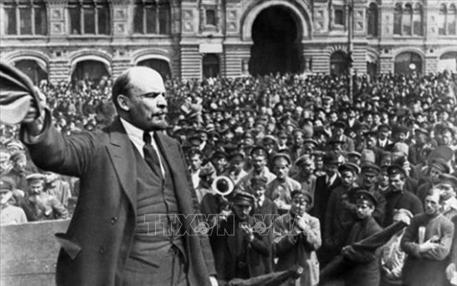 Cách mạng Tháng Mười Nga - Hãy đến và chiêm ngưỡng hình ảnh về Cách mạng Tháng Mười Nga và những người anh hùng tuyệt vời đã tham gia cuộc cách mạng đầy ý nghĩa này. Những hình ảnh đậm chất lịch sử sẽ giúp bạn hiểu rõ hơn về chiến thắng và sự hy sinh của nhân dân Xô Viết trong cuộc cách mạng này.