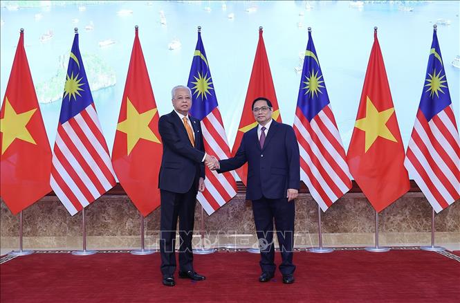 Thủ tướng Malaysia: Thủ tướng Malaysia đang có những nỗ lực đáng khen trong việc phát triển đất nước và mở rộng quan hệ đối ngoại. Hãy ngắm nhìn hình ảnh liên quan đến thủ tướng này để hiểu rõ hơn về đóng góp của ông cho sự phát triển của Malaysia.