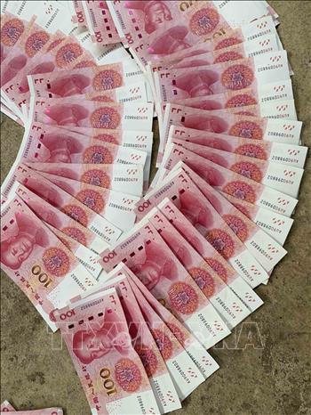 Hãy chiêm ngưỡng hình ảnh về tiền Trung Quốc giả, một trong những sản phẩm giả mạo được sản xuất với chất lượng đáng kinh ngạc. Đây là cơ hội để bạn tìm hiểu thêm về hình ảnh của loại tiền này và cách phân biệt tiền thật và giả.