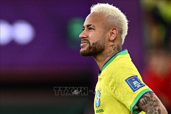 Neymar trách đồng đội: 'Dẫn 1-0, chỉ còn 5 phút, sao cứ lao lên tấn công'