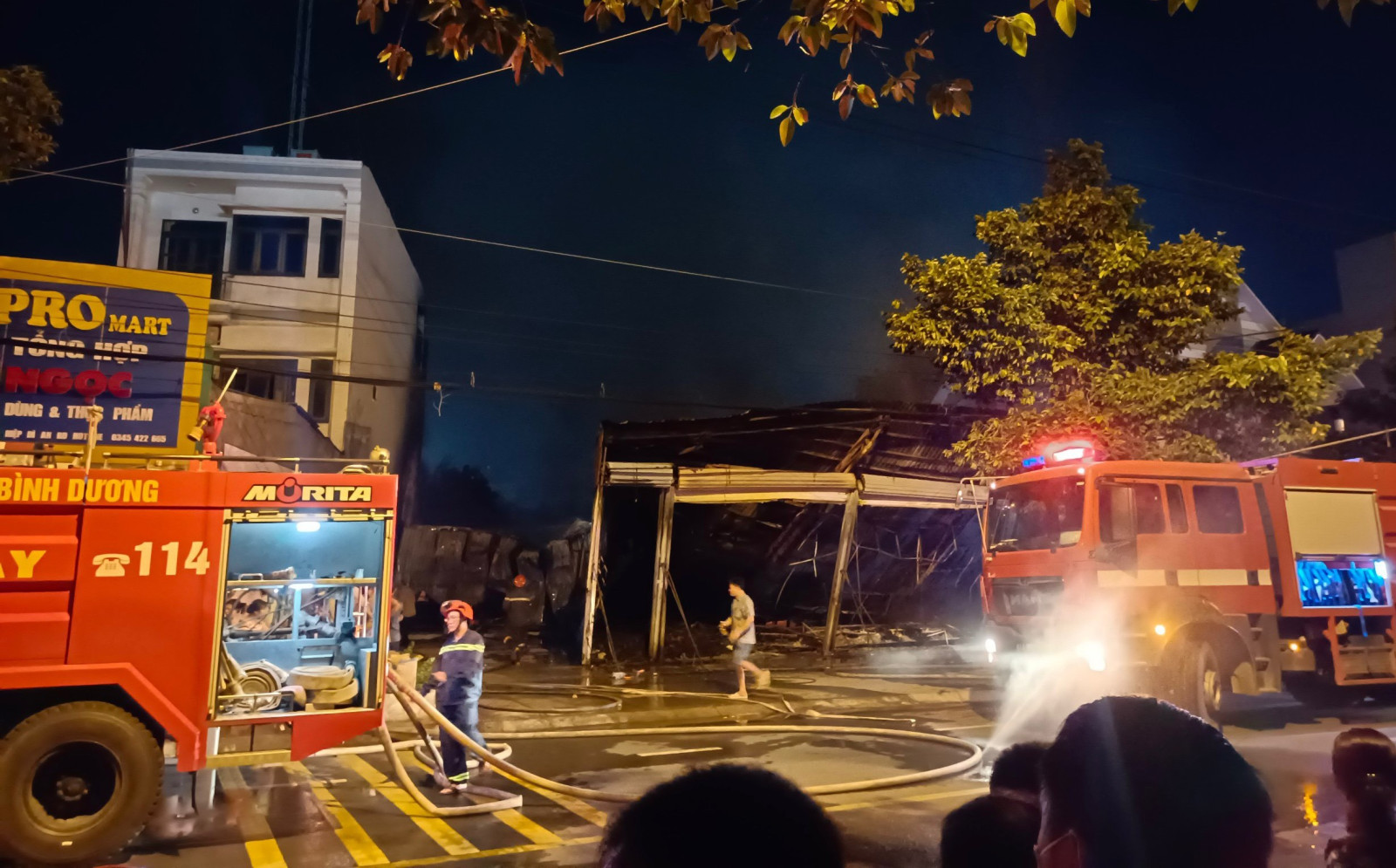 Điều tra nguyên nhân vụ cháy tại cửa hàng đồng giá ở Bình Dương ​ | baotintuc.vn