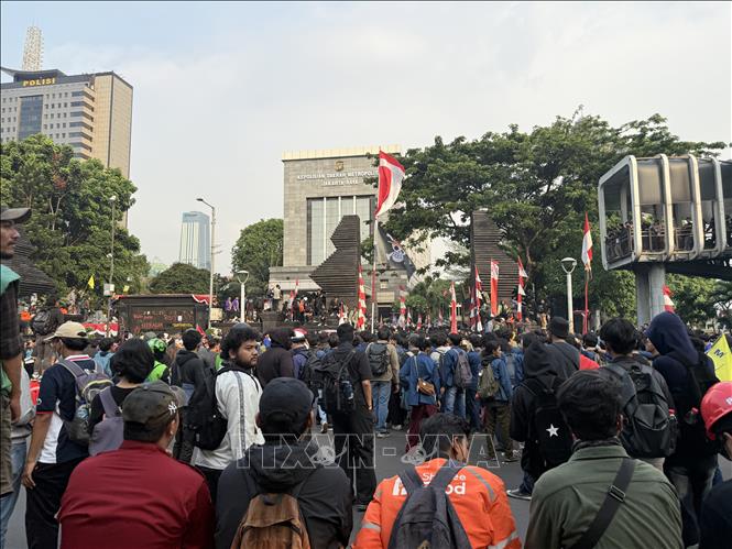 Indonesia: Người biểu tình đốt trụ sở hội đồng thành phố Makassar gây nhiều thương vong Chú thích ảnh