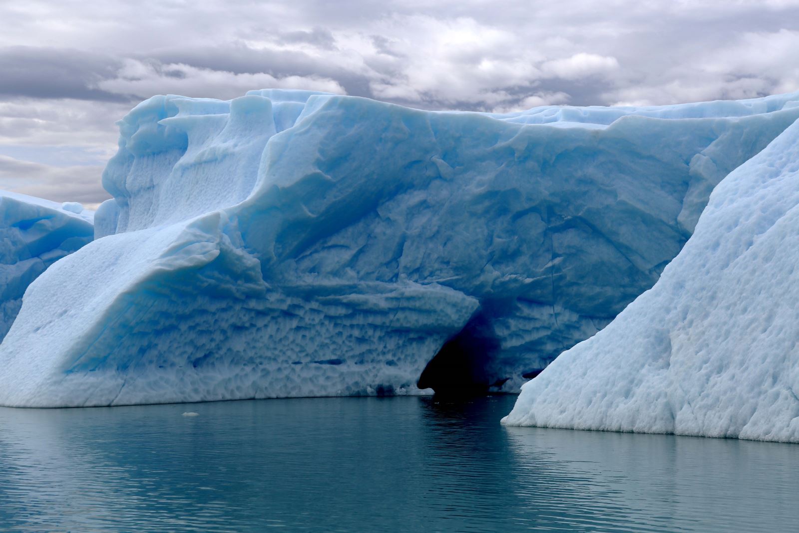 Vẻ đẹp kỳ vĩ của dòng sông băng vĩnh cửu ở miền Nam Argentina | baotintuc.vn